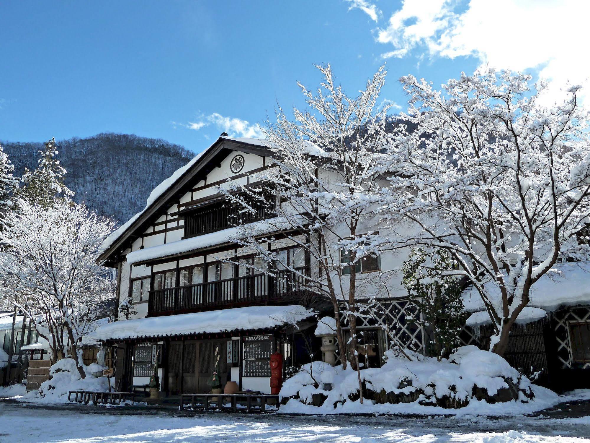 Honke Bankyu Hotel Nikko Eksteriør billede